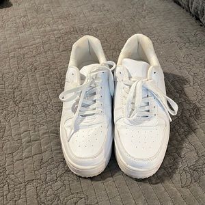 No Boundaries brand kicks.